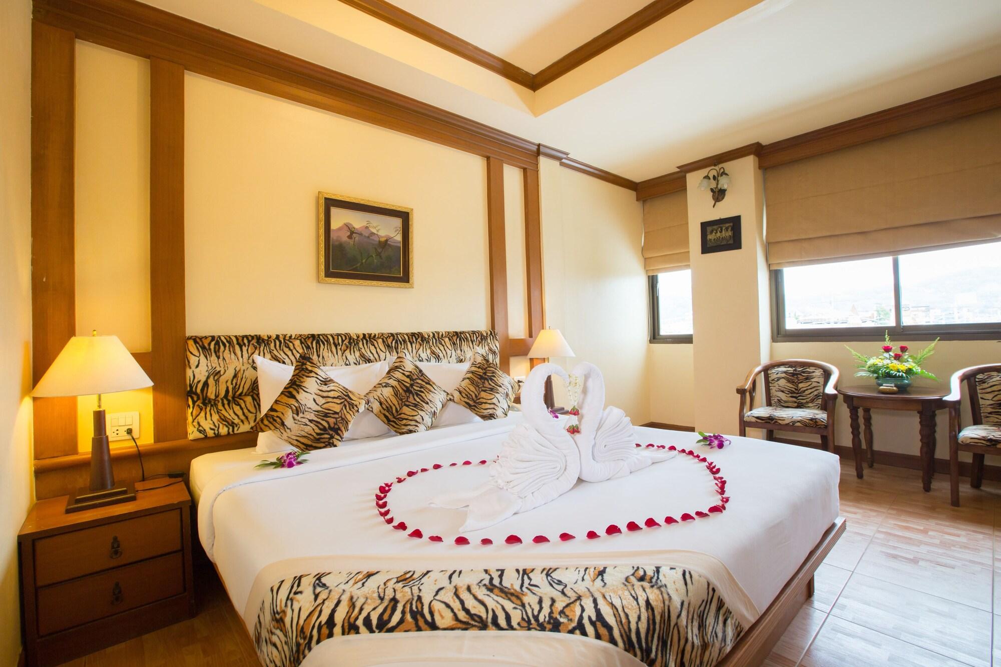 Tiger Inn Patong Luaran gambar