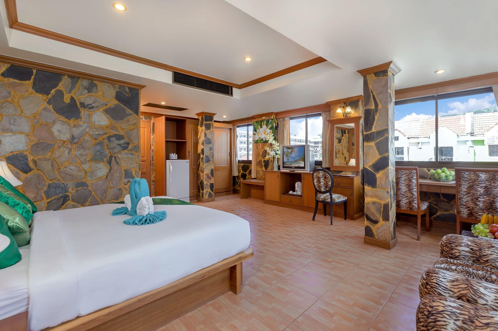 Tiger Inn Patong Luaran gambar