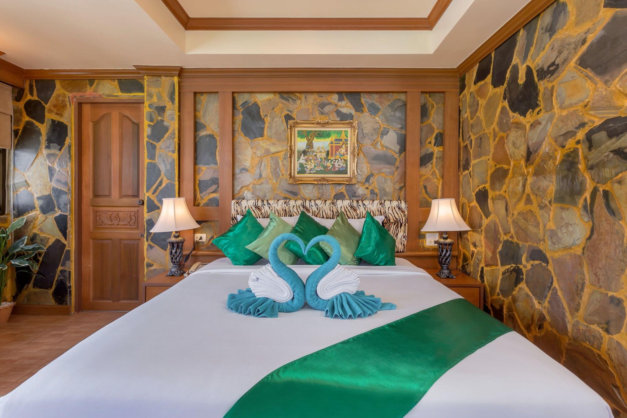 Tiger Inn Patong Luaran gambar