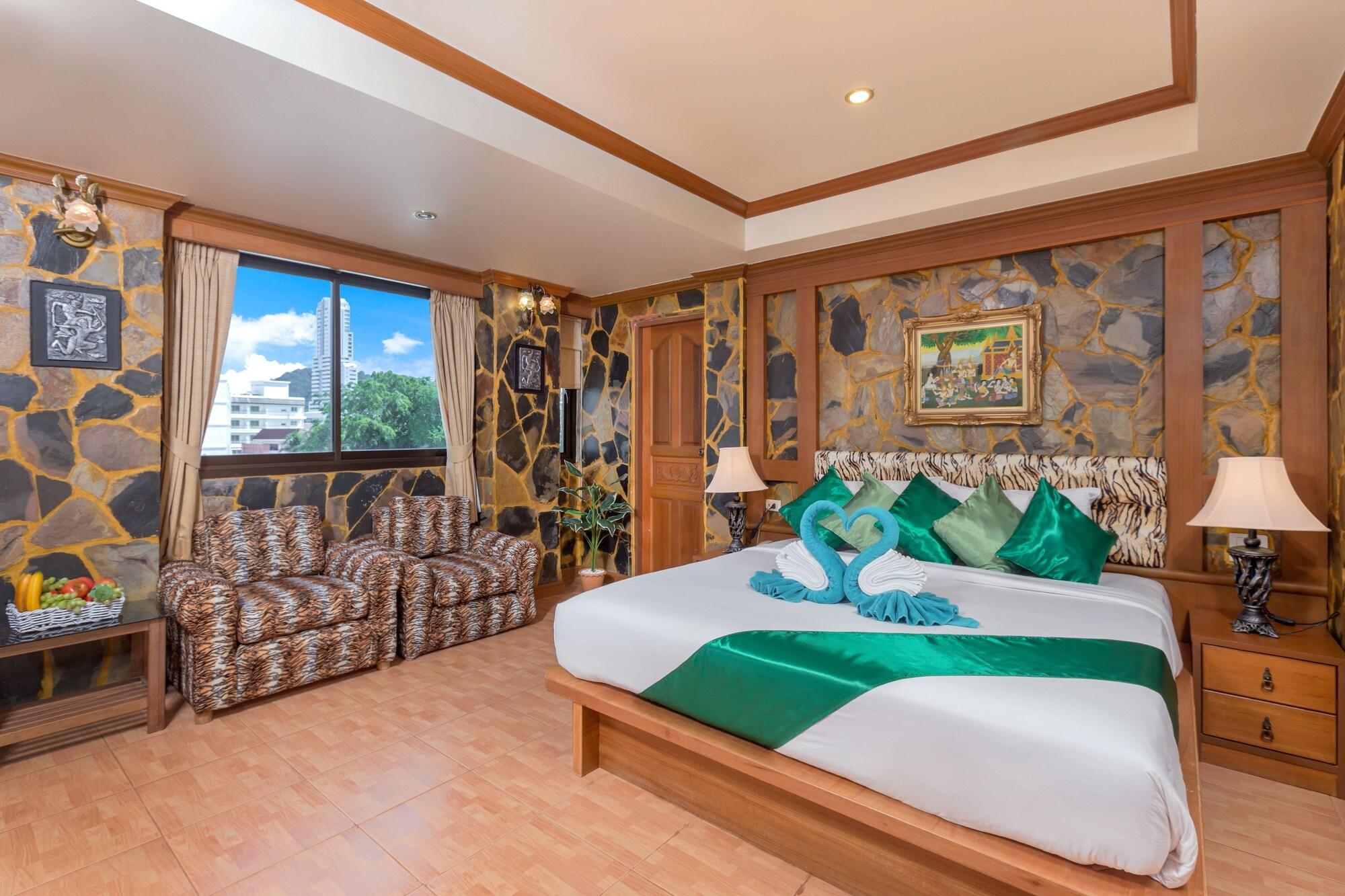 Tiger Inn Patong Luaran gambar
