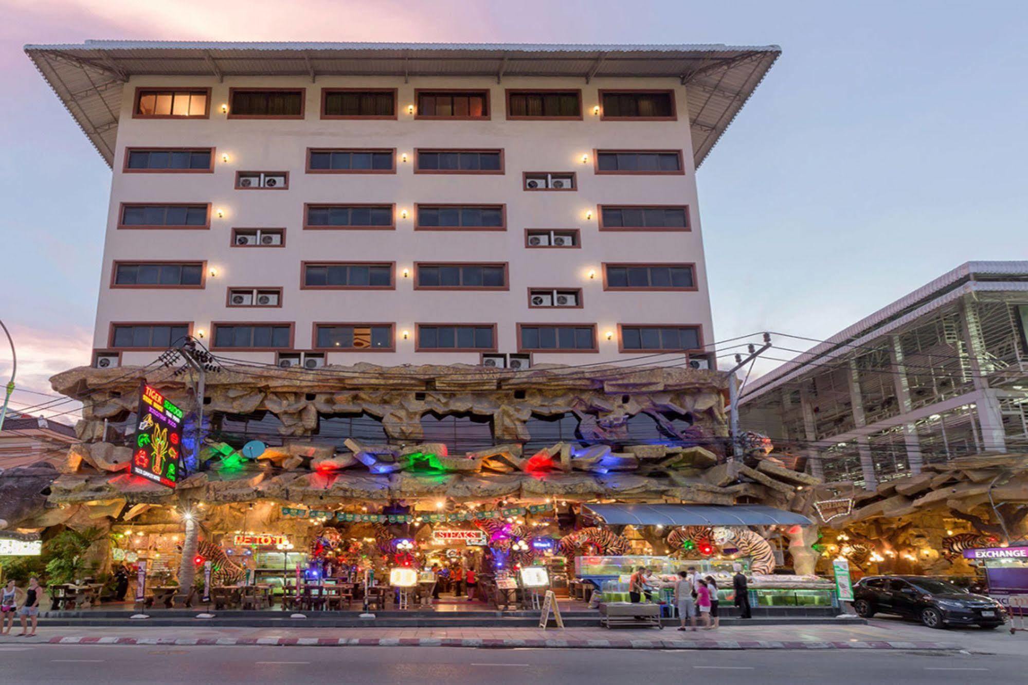 Tiger Inn Patong Luaran gambar