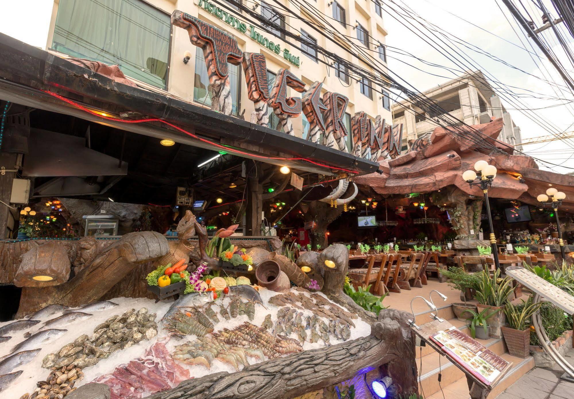 Tiger Inn Patong Luaran gambar